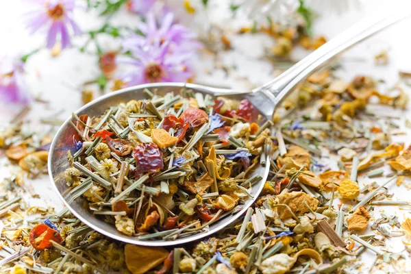 çay sıcak bir içecek olduğunu