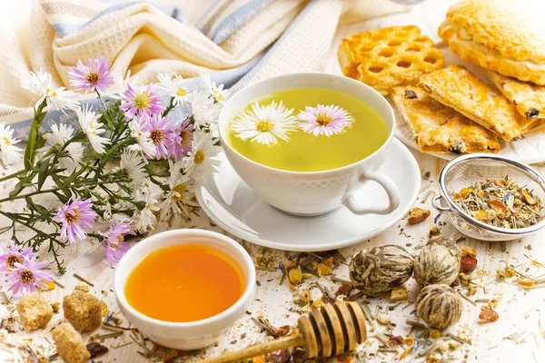 çay sıcak bir içecek olduğunu