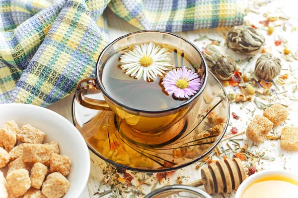 çay sıcak bir içecek olduğunu