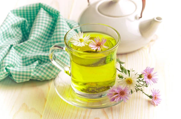 çay sıcak bir içecek olduğunu