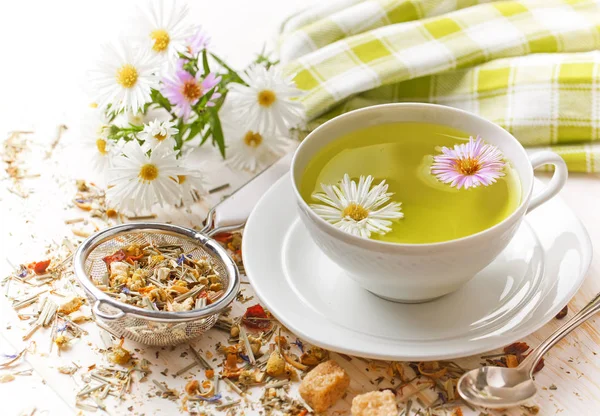 çay sıcak bir içecek olduğunu