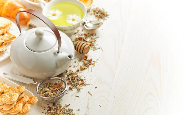 çay sıcak bir içecek olduğunu