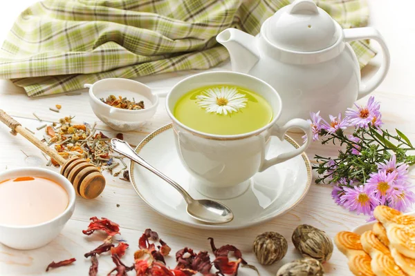 çay sıcak bir içecek olduğunu