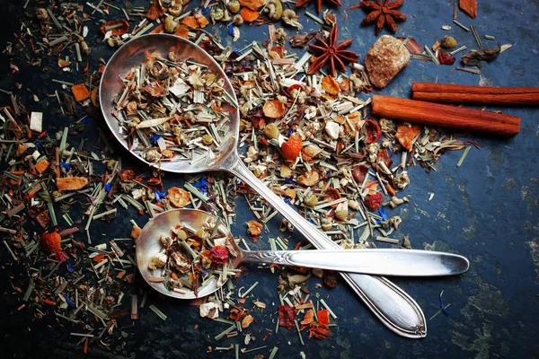 çay sıcak bir içecek olduğunu