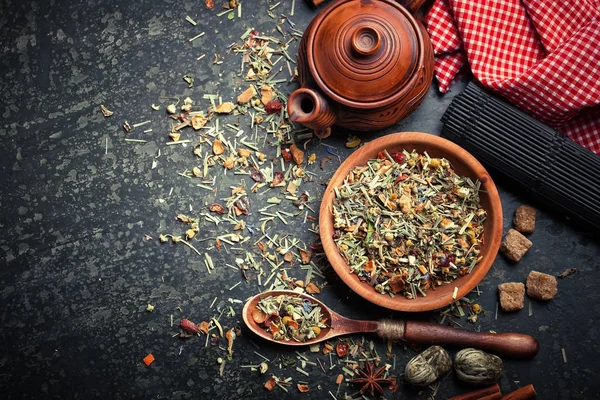 çay sıcak bir içecek olduğunu