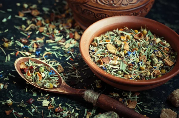 çay sıcak bir içecek olduğunu