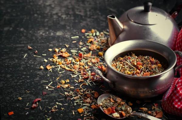 çay sıcak bir içecek olduğunu