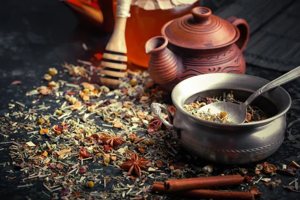 çay sıcak bir içecek olduğunu