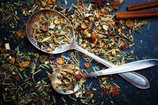 çay sıcak bir içecek olduğunu