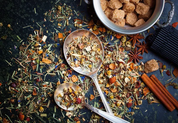 çay sıcak bir içecek olduğunu