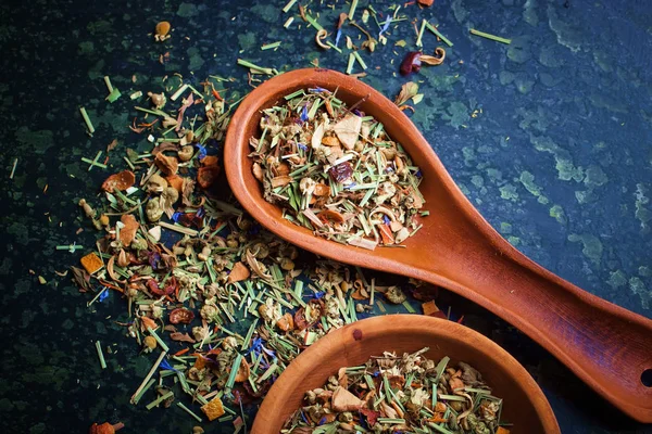 çay sıcak bir içecek olduğunu