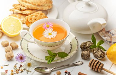 çay sıcak bir içecek olduğunu