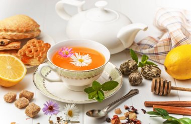 çay sıcak bir içecek olduğunu