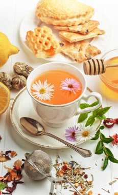 çay sıcak bir içecek olduğunu