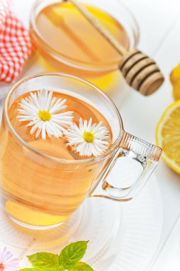 çay sıcak bir içecek olduğunu