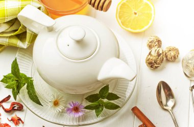 çay sıcak bir içecek olduğunu