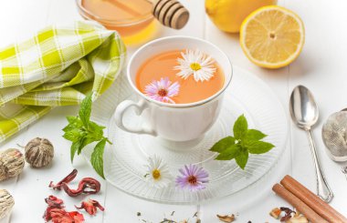 çay sıcak bir içecek olduğunu