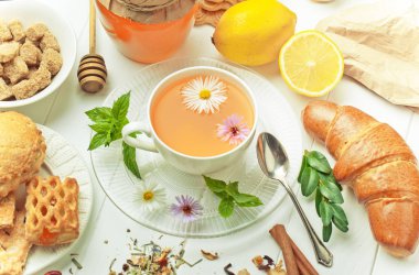 çay sıcak bir içecek olduğunu