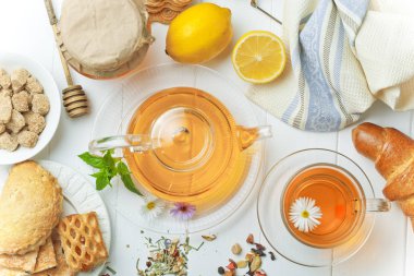 çay sıcak bir içecek olduğunu