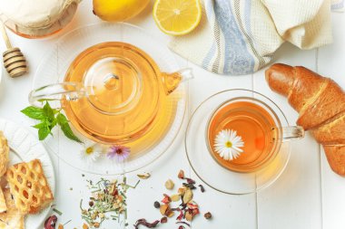 çay sıcak bir içecek olduğunu