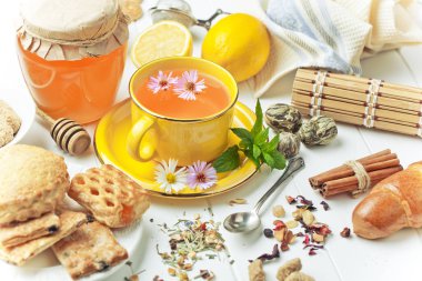 çay sıcak bir içecek olduğunu