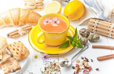 çay sıcak bir içecek olduğunu