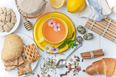 çay sıcak bir içecek olduğunu