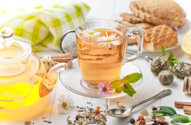 çay sıcak bir içecek olduğunu