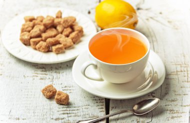 çay sıcak bir içecek olduğunu