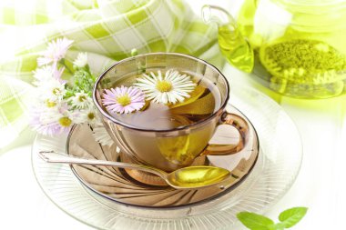 çay sıcak bir içecek olduğunu