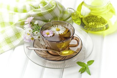 çay sıcak bir içecek olduğunu