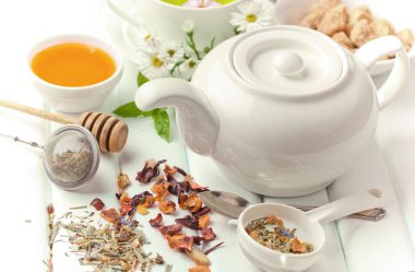 çay sıcak bir içecek olduğunu