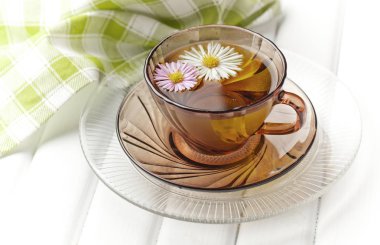 çay sıcak bir içecek olduğunu