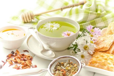 çay sıcak bir içecek olduğunu