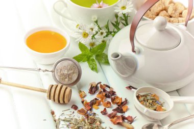 çay sıcak bir içecek olduğunu