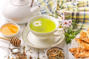 çay sıcak bir içecek olduğunu