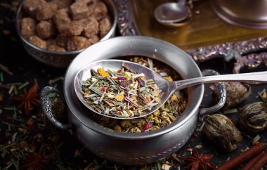 çay sıcak bir içecek olduğunu