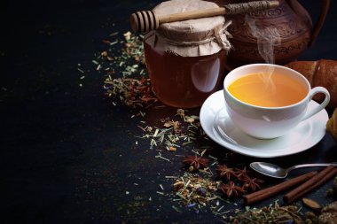 çay sıcak bir içecek olduğunu