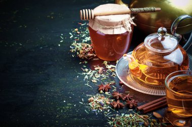 çay sıcak bir içecek olduğunu