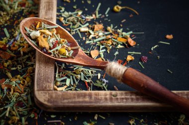 çay sıcak bir içecek olduğunu