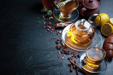 çay sıcak bir içecek olduğunu