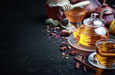 çay sıcak bir içecek olduğunu