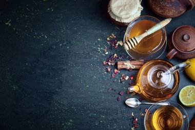 çay sıcak bir içecek olduğunu