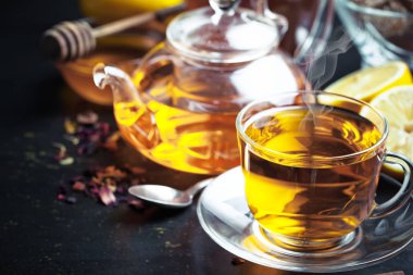 çay sıcak bir içecek olduğunu