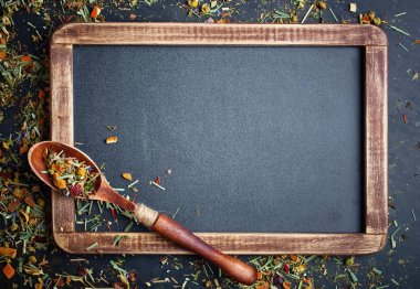 çay sıcak bir içecek olduğunu