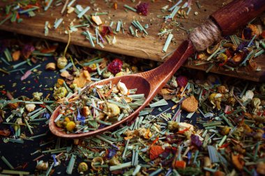 çay sıcak bir içecek olduğunu