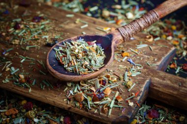 çay sıcak bir içecek olduğunu