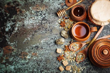 çay sıcak bir içecek olduğunu