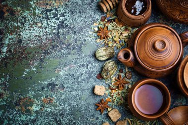 çay sıcak bir içecek olduğunu