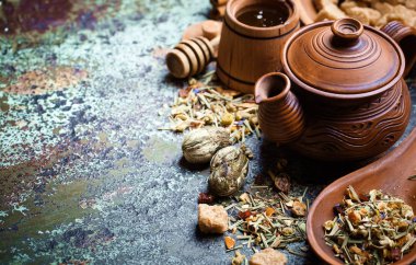 çay sıcak bir içecek olduğunu